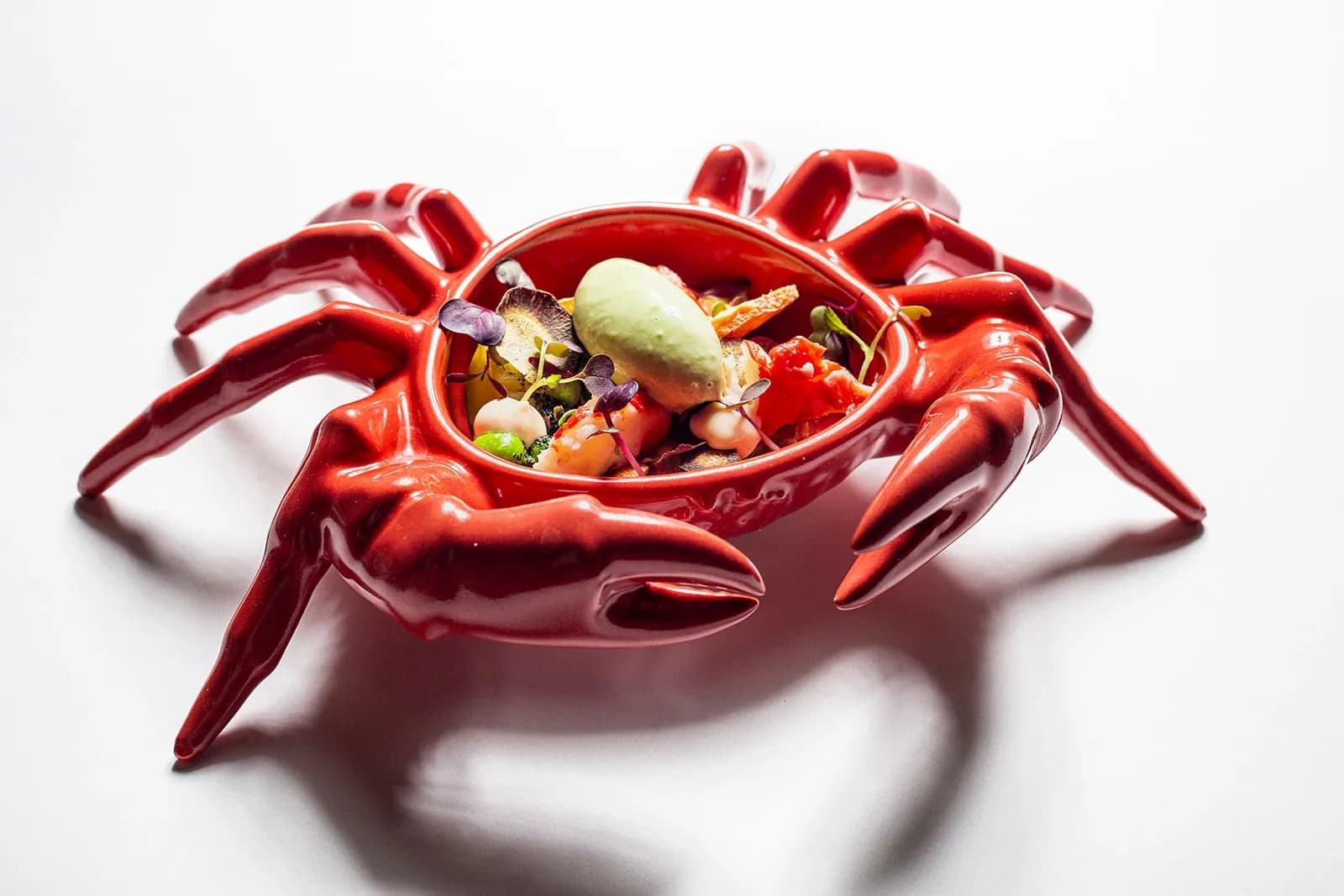Dish served in a red crab-shaped plate at Adrián Quetglas in Palma