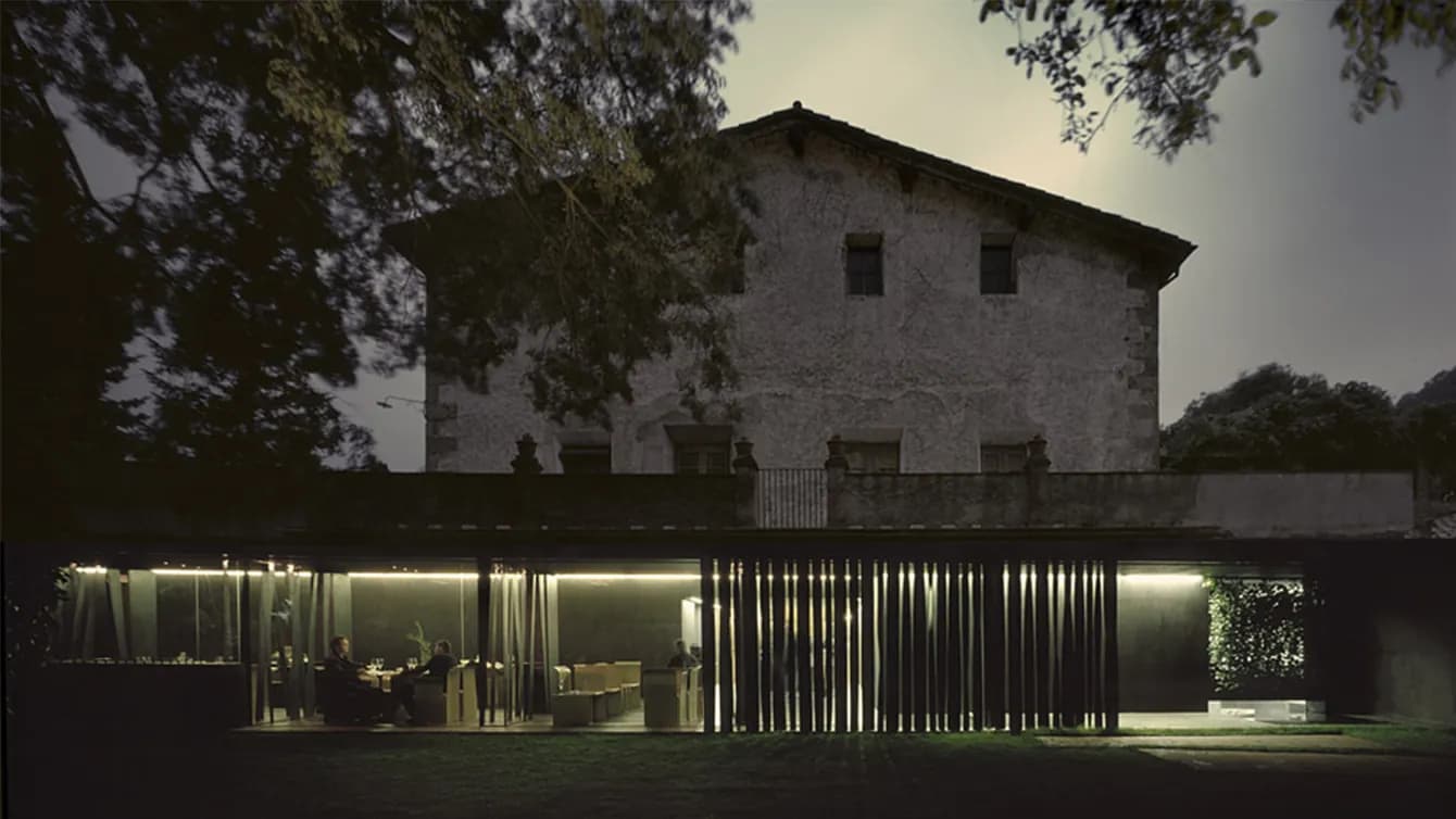 Night view of the Les Cols restaurant facade in Olot