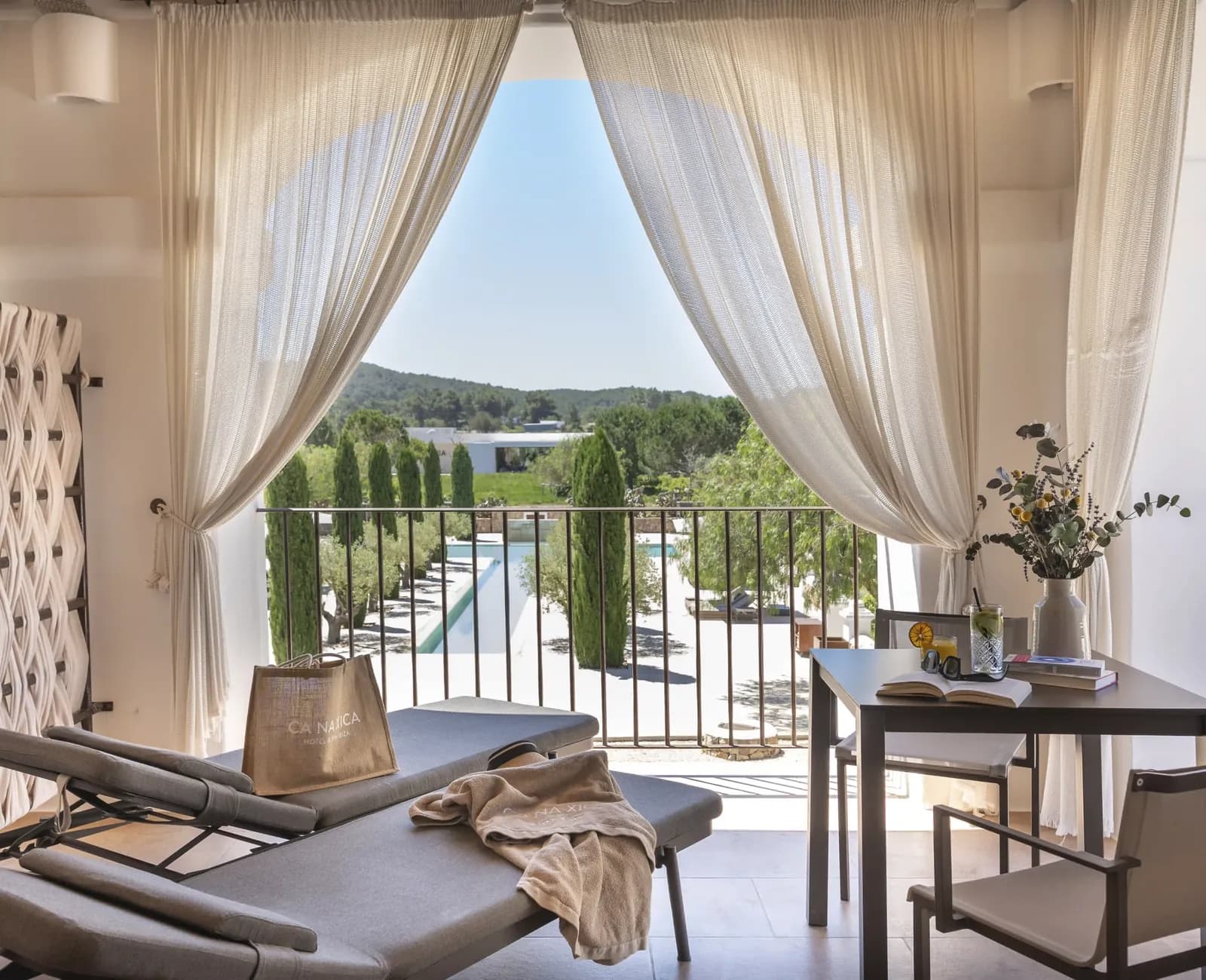 Terrace overlooking the pool and the Sant Miquel landscape
