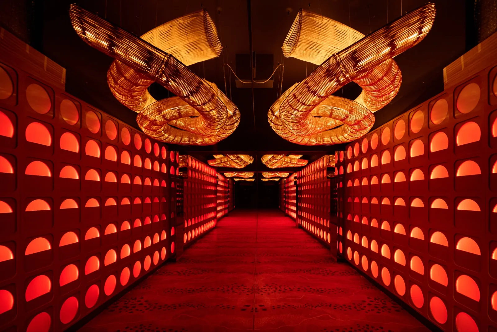 Red corridor with lit alcoves, night atmosphere at Fitz Mallorca in Palma