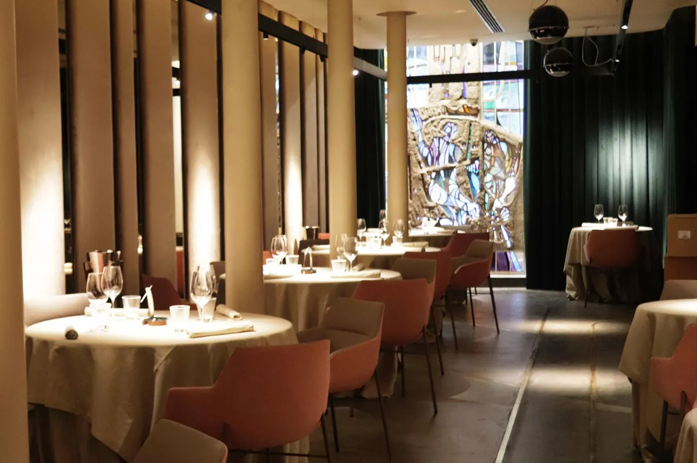 Atelier Etxanobe dining room in Bilbao with coral chairs and white tables