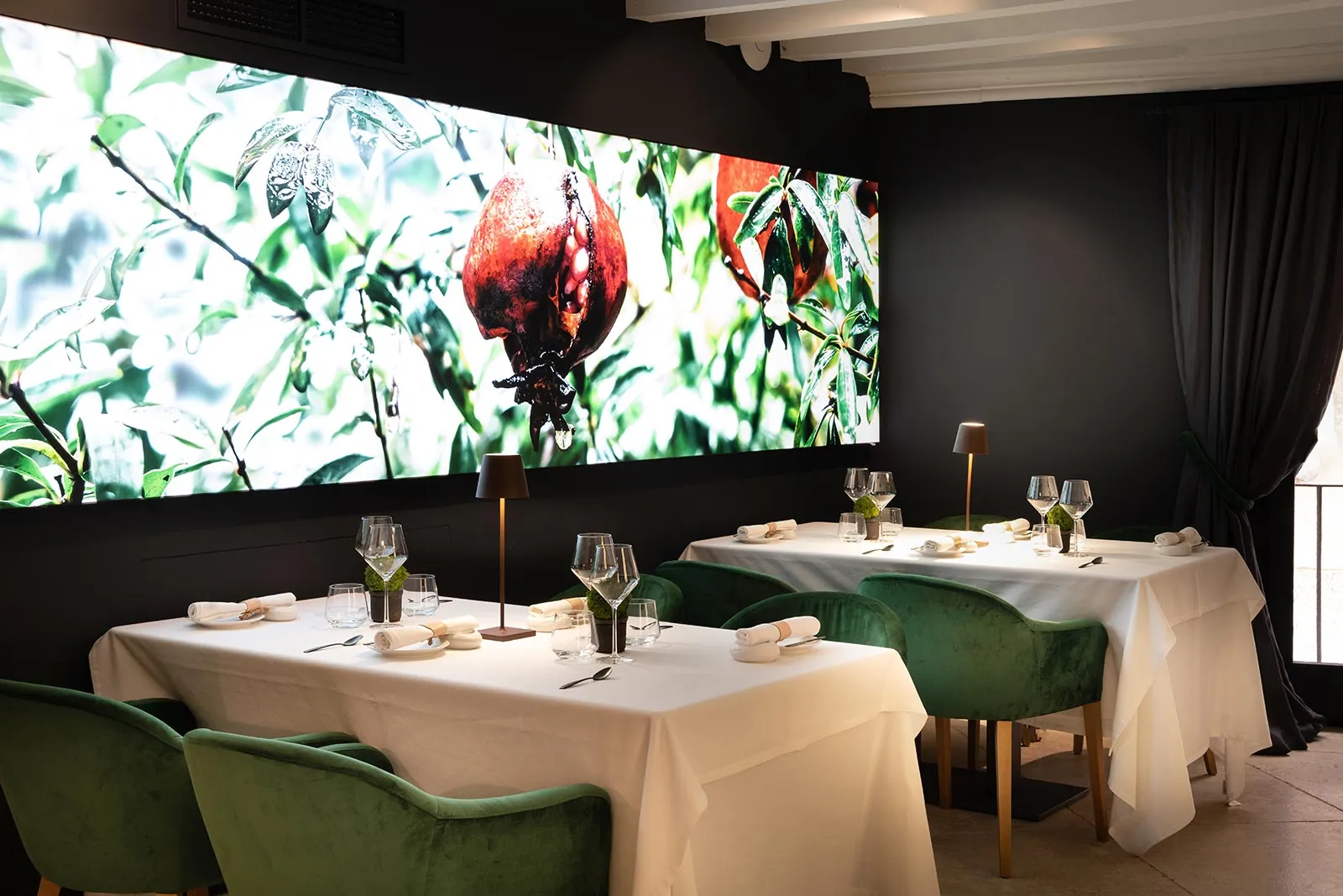 Fera restaurant room in Palma with green chairs and large botanical artwork