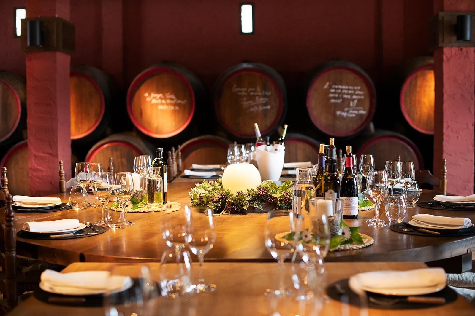 Sant Ramon room, dinner set in front of the wine foudres