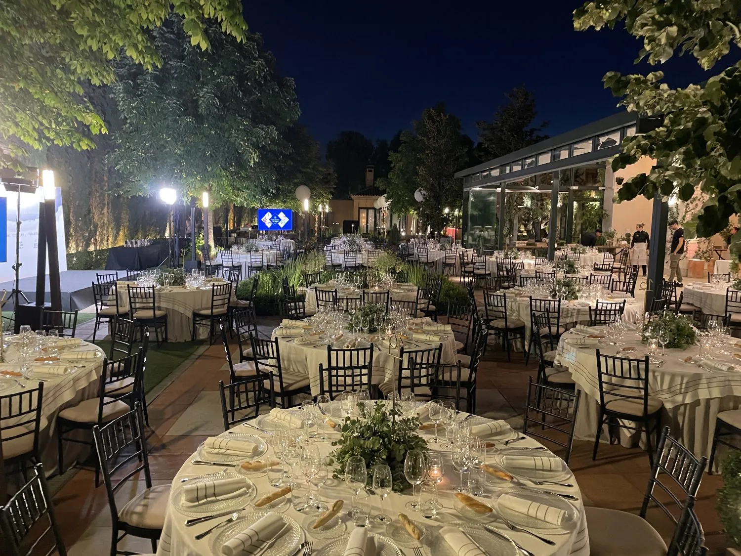 Cocktail in the gardens of La Quinta de Jarama at night